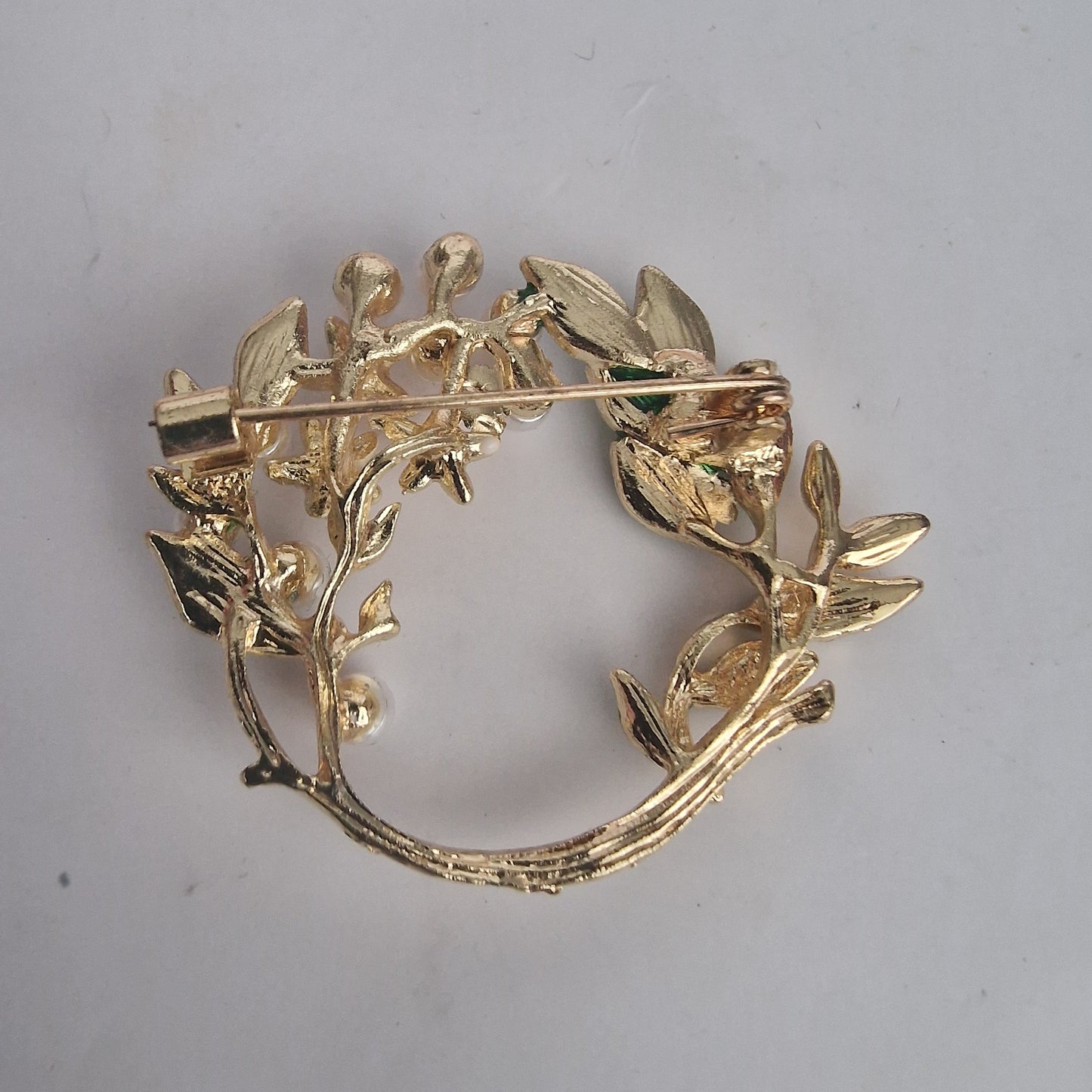 Vintage 1980s Gold-Tone Floral Wreath Brooch Green Enamel Faux Pearl Leaf Pin