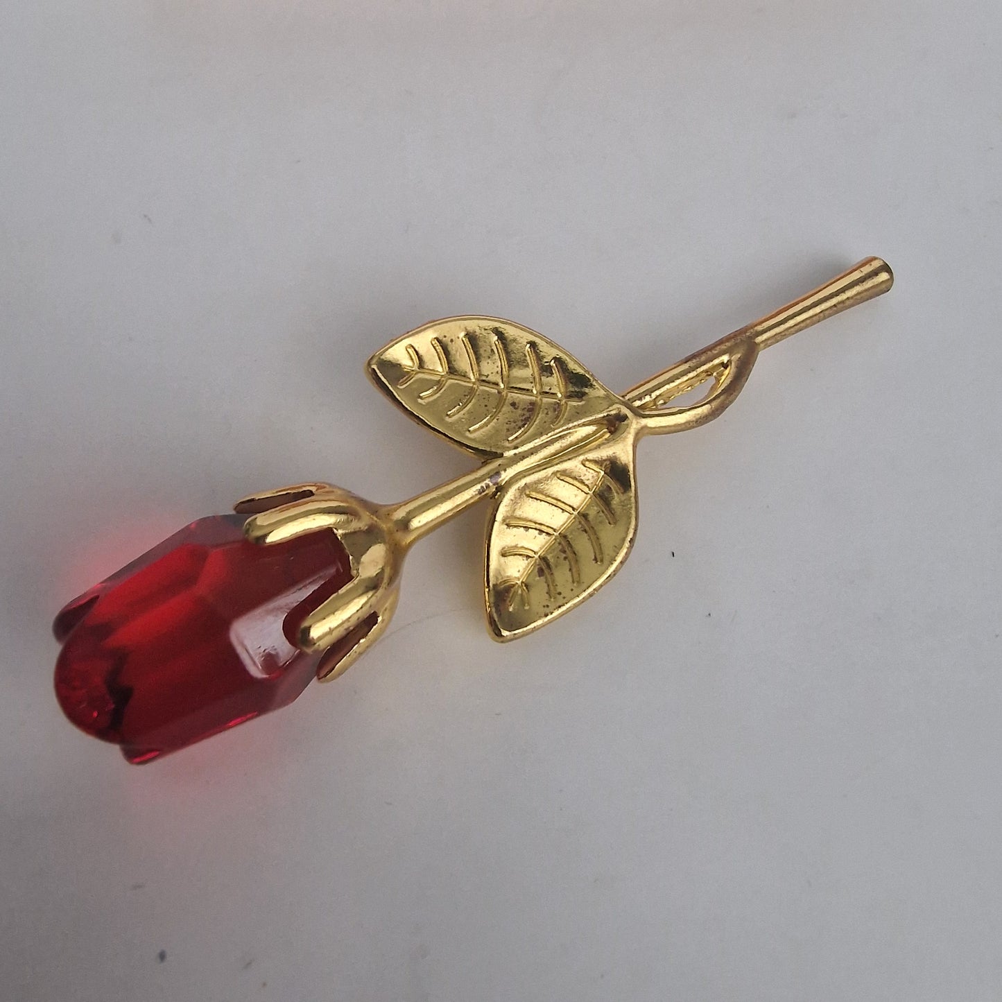 Vintage 1980s Gold-Tone Red Glass Rose Stem Figurine Romantic Floral Ornament – photo 3