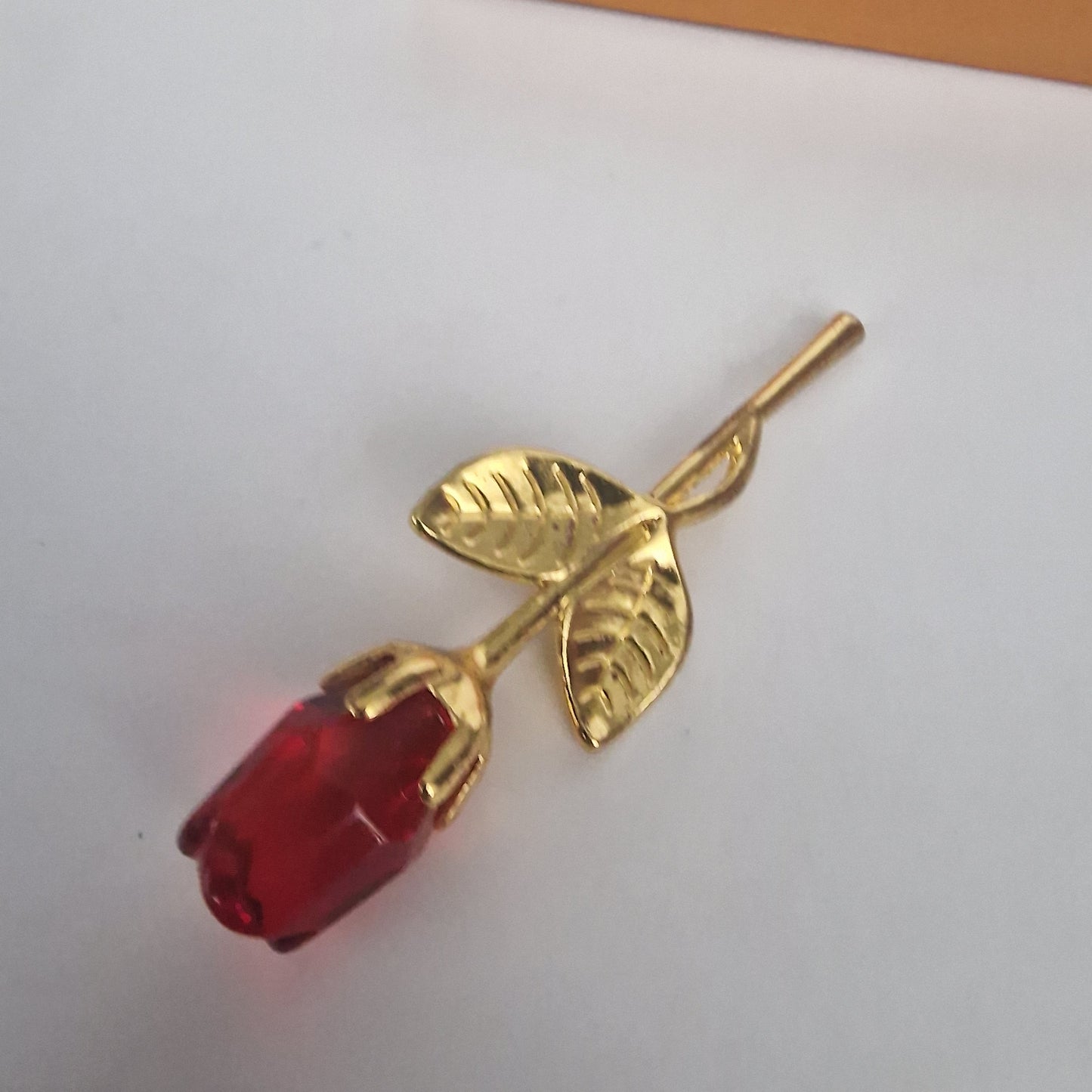 Vintage 1980s Gold-Tone Red Glass Rose Stem Figurine Romantic Floral Ornament – photo 4