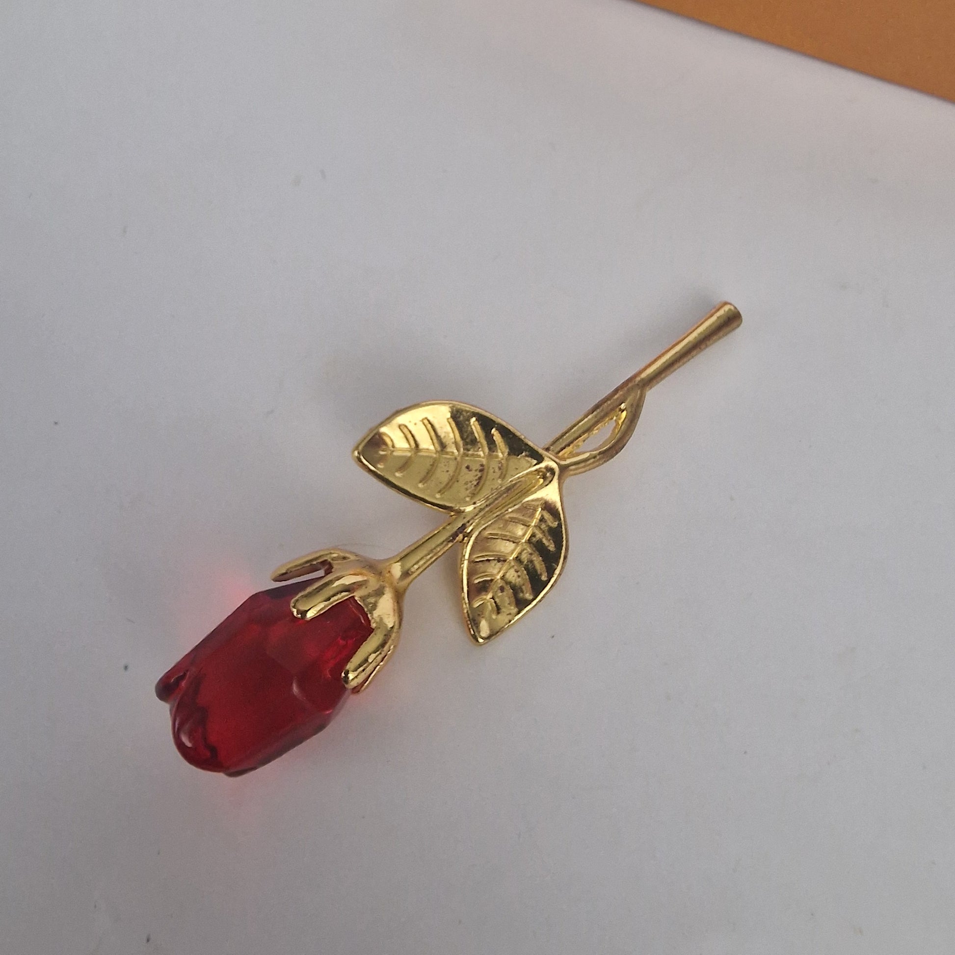 Vintage 1980s Gold-Tone Red Glass Rose Stem Figurine Romantic Floral Ornament – photo 5