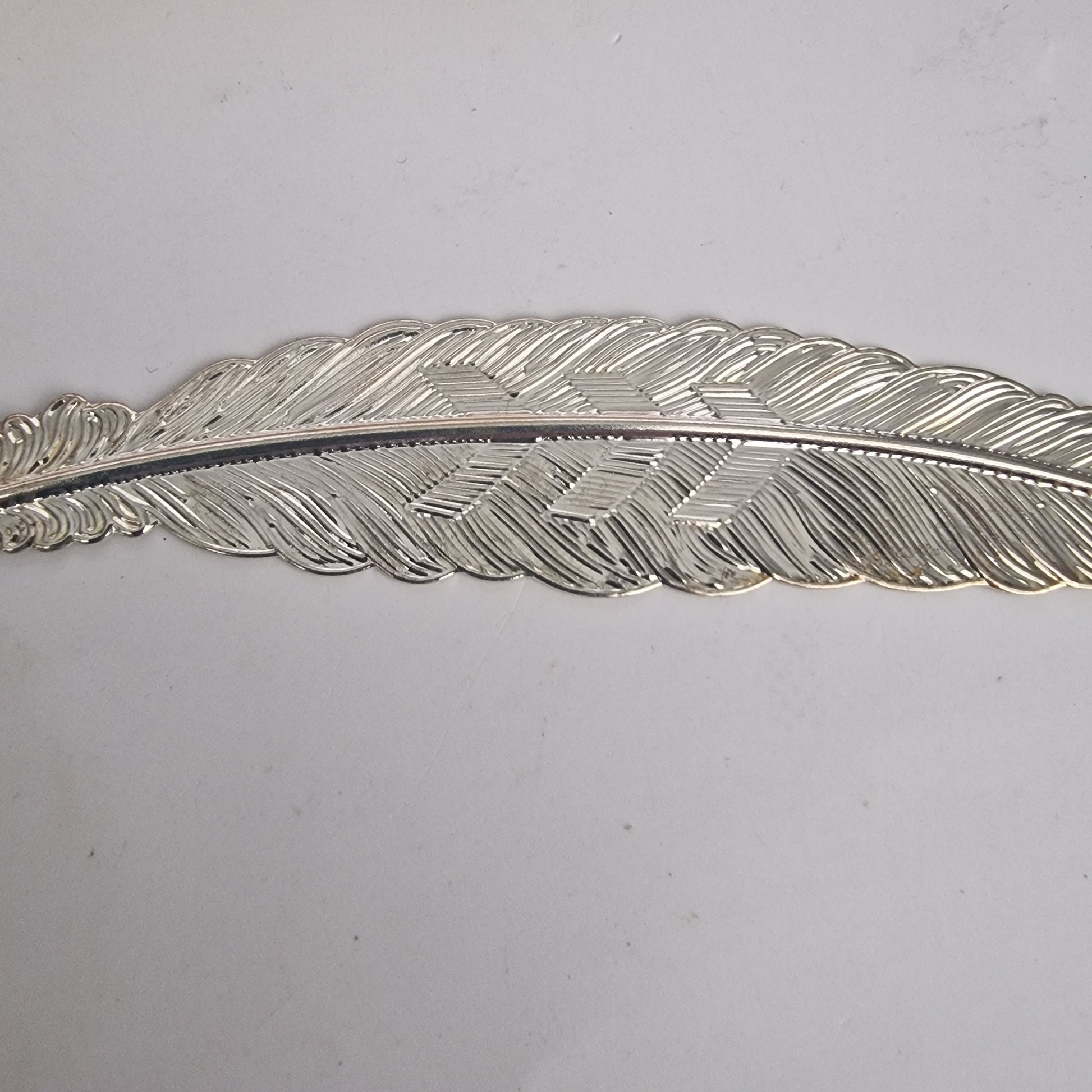 Vintage-Style Silver-Tone Feather Bookmark Butterfly Floral Glass Globe Charm – photo 3
