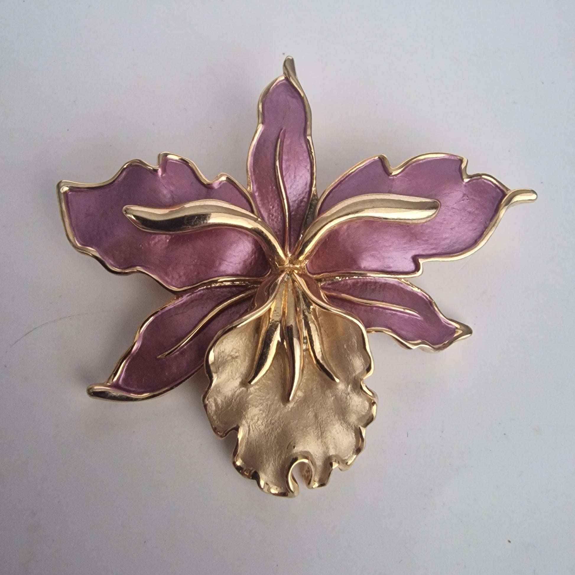 Vintage 1970s Gold-Tone Purple Enamel Orchid Flower Brooch Costume Floral Pin – photo 2