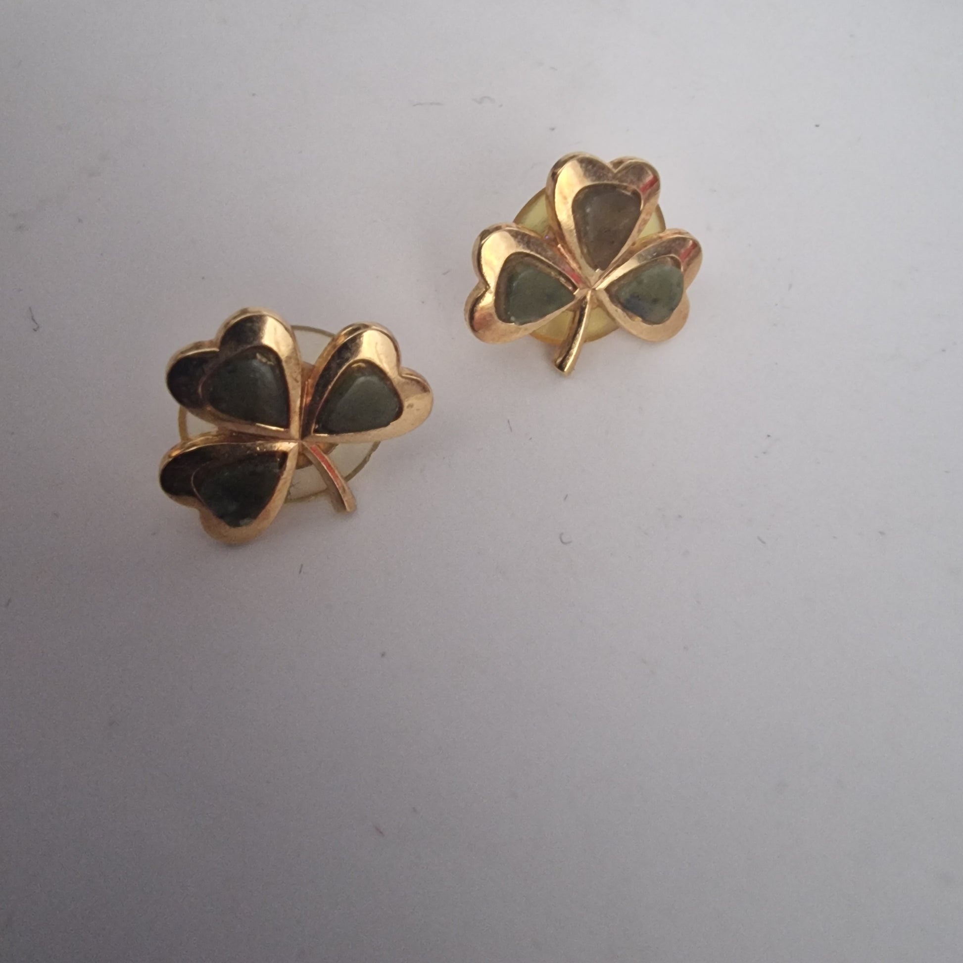 Vintage Claddagh 1970s Gold-Tone Connemara Marble Shamrock Pendant Earrings Set – photo 6
