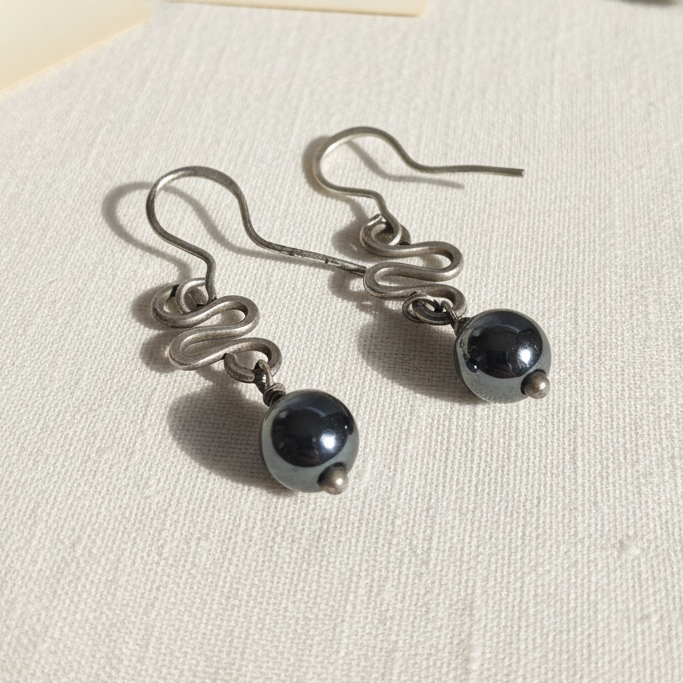 Vintage 1970s Silver-Tone Hematite Bead Drop Earrings Wire Scroll Dangle Pierced