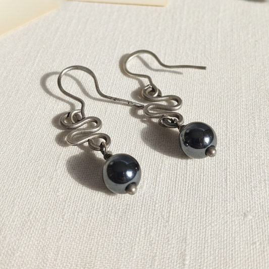Vintage 1970s Silver-Tone Hematite Bead Drop Earrings Wire Scroll Dangle Pierced