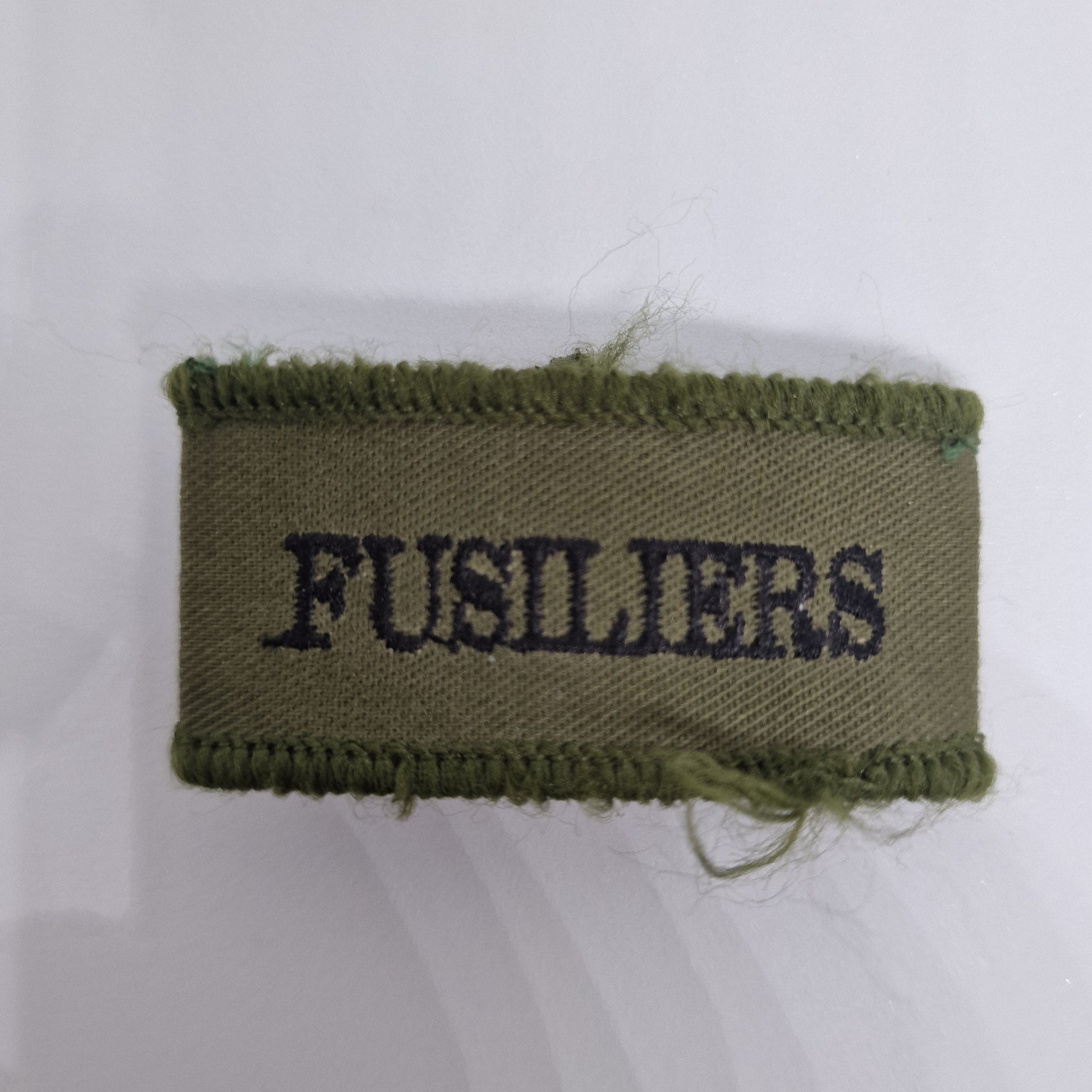 Vintage 1970s Fusiliers Fabric Military Shoulder Title Woven Patch British Army – photo 2