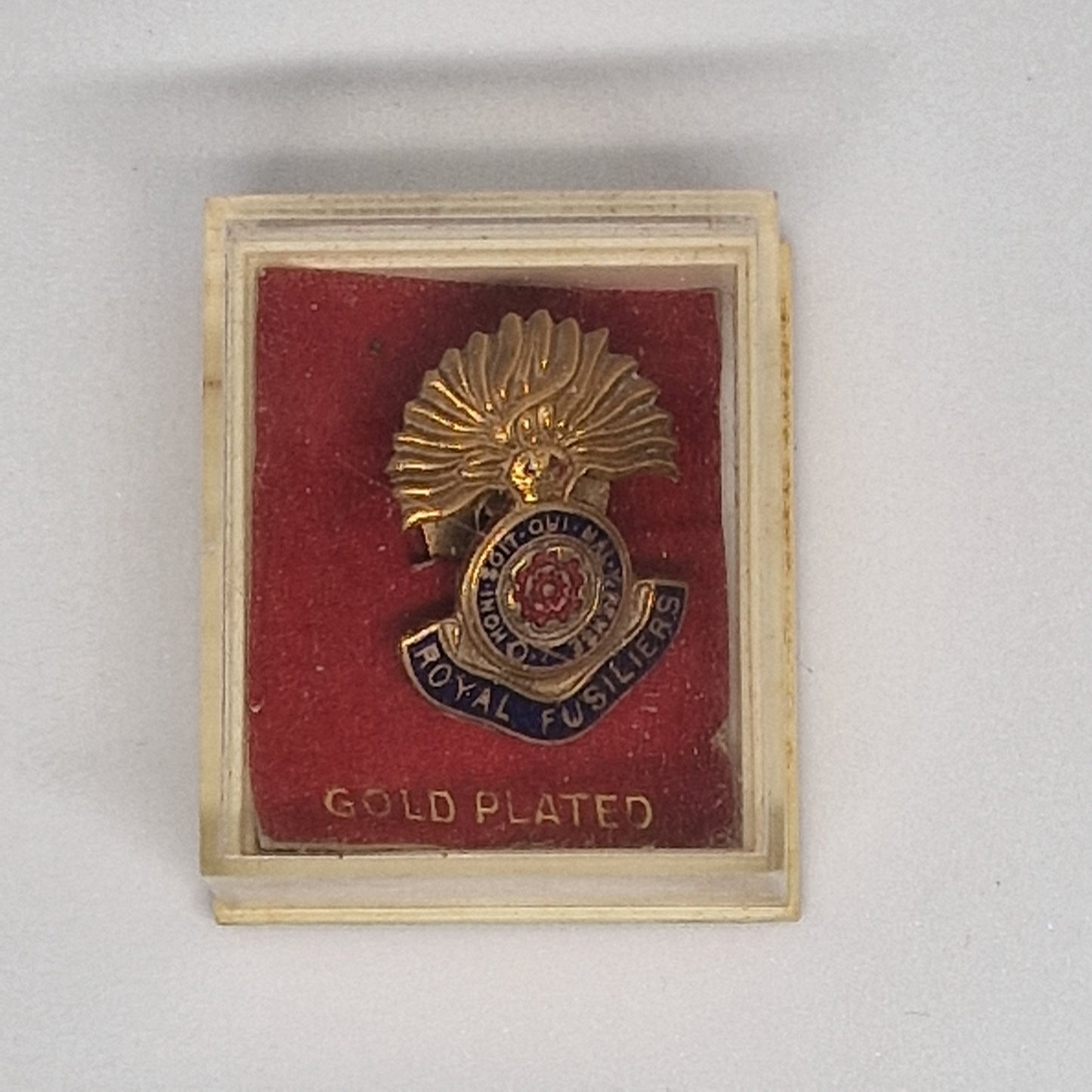 Vintage 1970s Gold-Plated Royal Fusiliers Military Lapel Badge Brooch Enamel Pin – photo 2