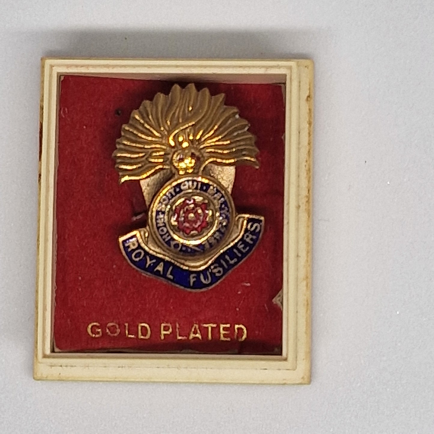 Vintage 1970s Gold-Plated Royal Fusiliers Military Lapel Badge Brooch Enamel Pin – photo 4