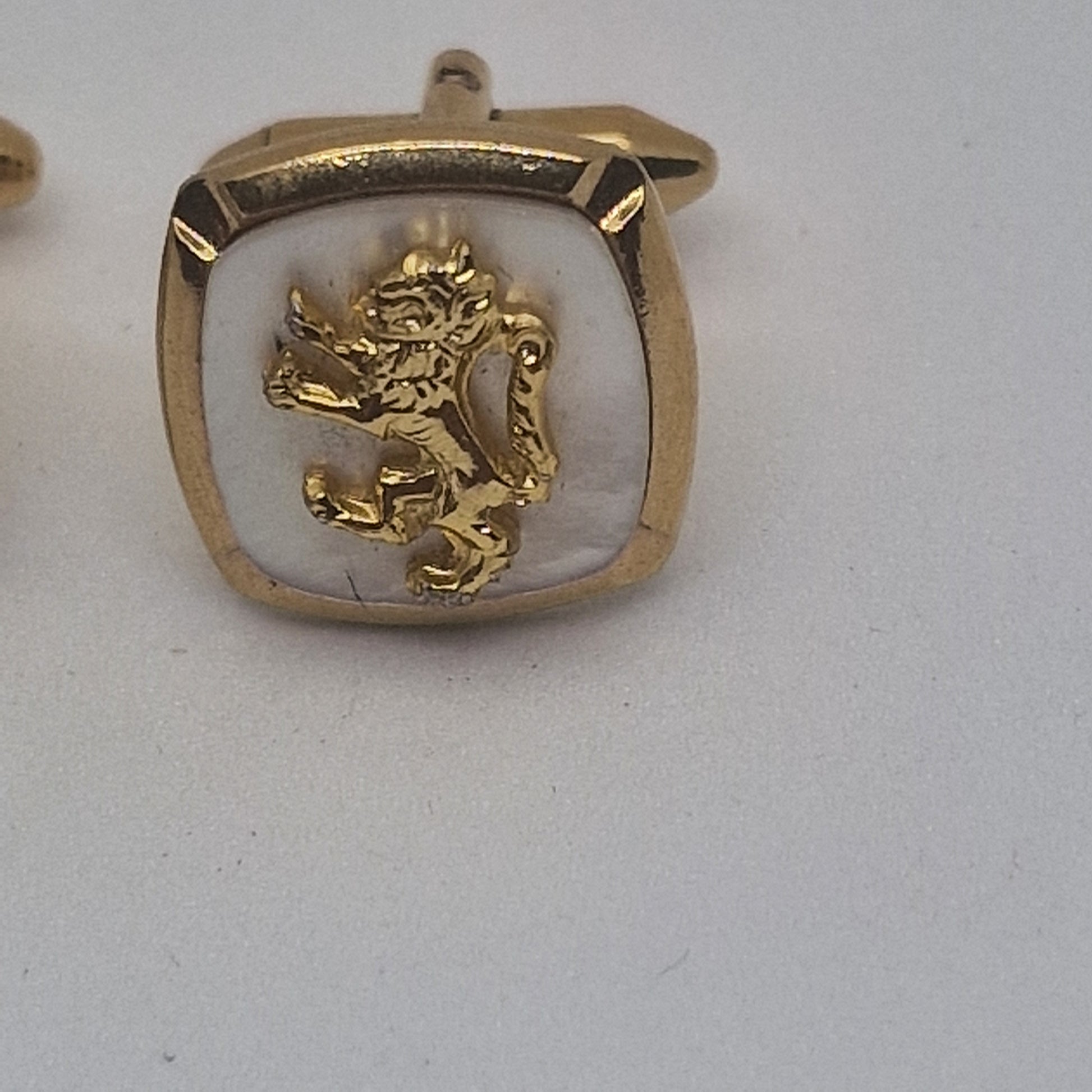 Vintage 1970s Gold-Tone Cufflinks Lion Rampant Heraldic Mother Of Pearl Figural – photo 3