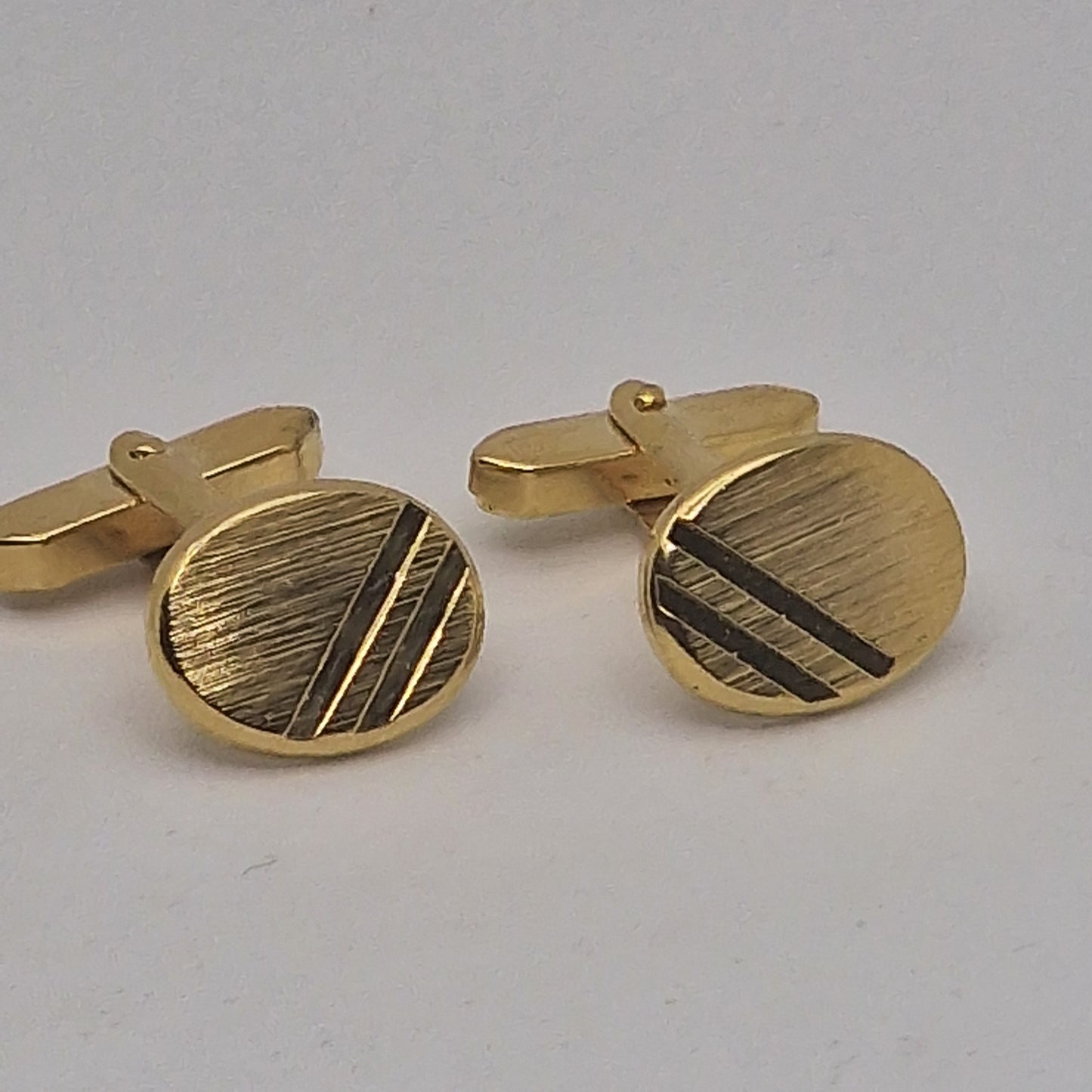 Vintage 1970s Gold-Tone Brushed Geometric Striped Cufflinks Mens Costume Pair – photo 3