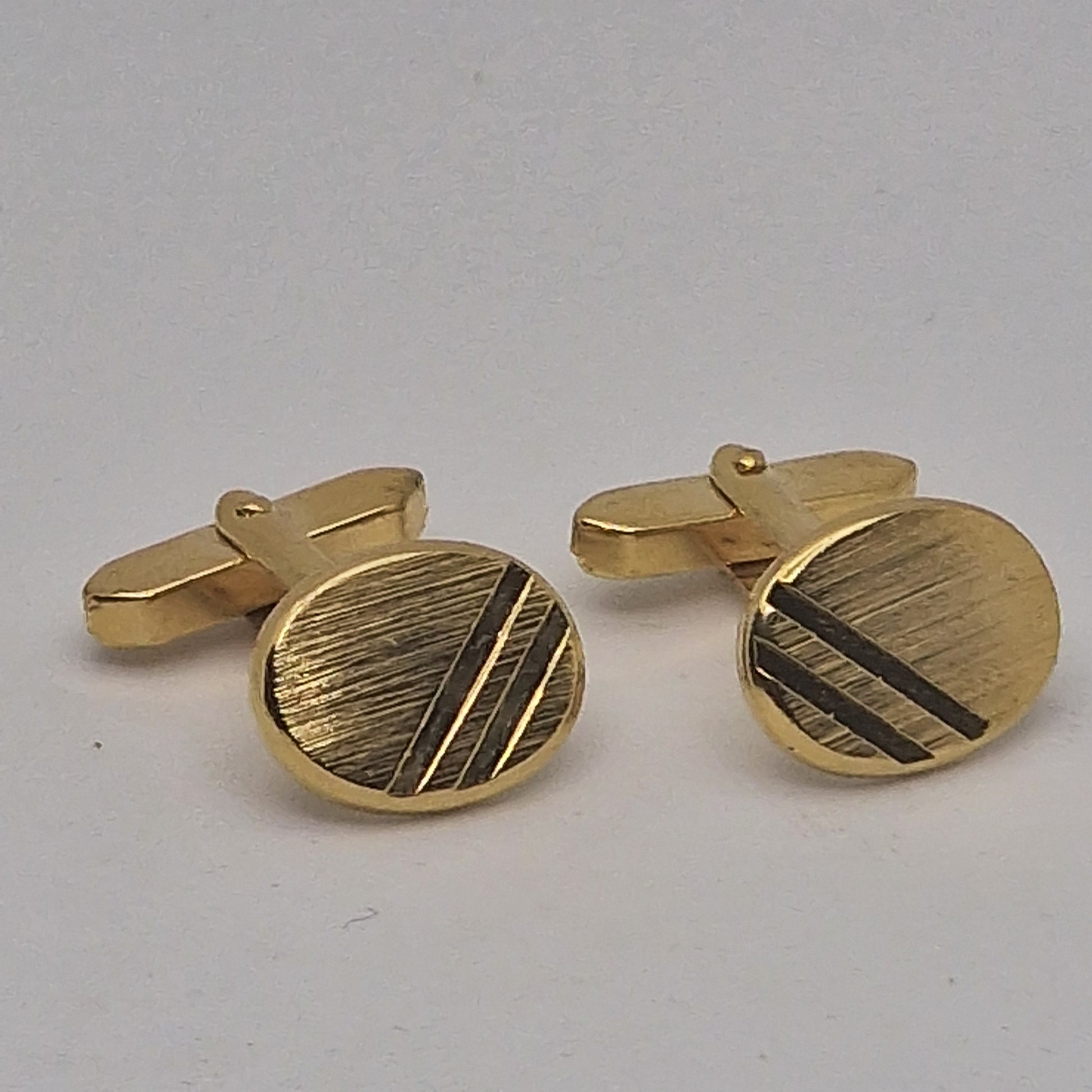 Vintage 1970s Gold-Tone Brushed Geometric Striped Cufflinks Mens Costume Pair – photo 4