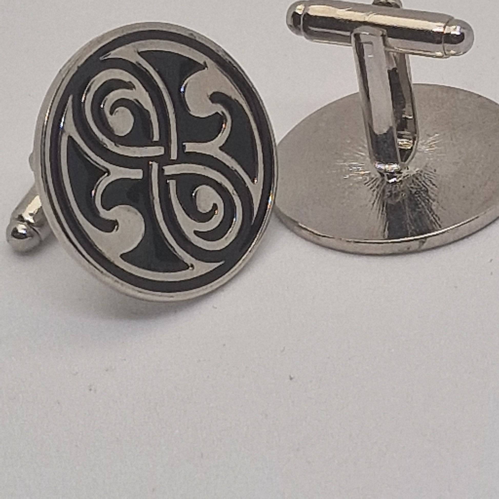 Vintage 1970s Silver-Tone Celtic Knotwork Enamel Cufflinks Black Mens Geometric – photo 6