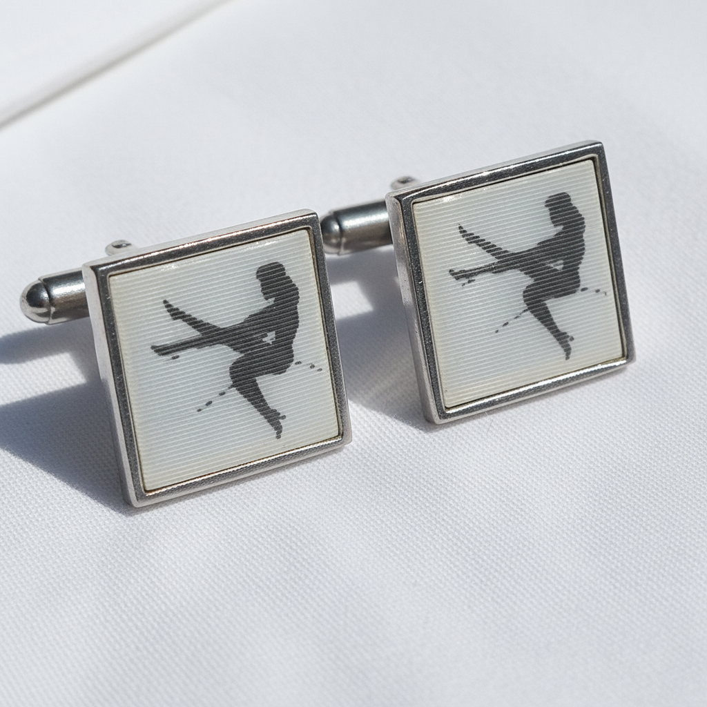 Vintage 1970s Silver-Tone Lenticular Novelty Cufflinks Animated Pin-Up Girl Men