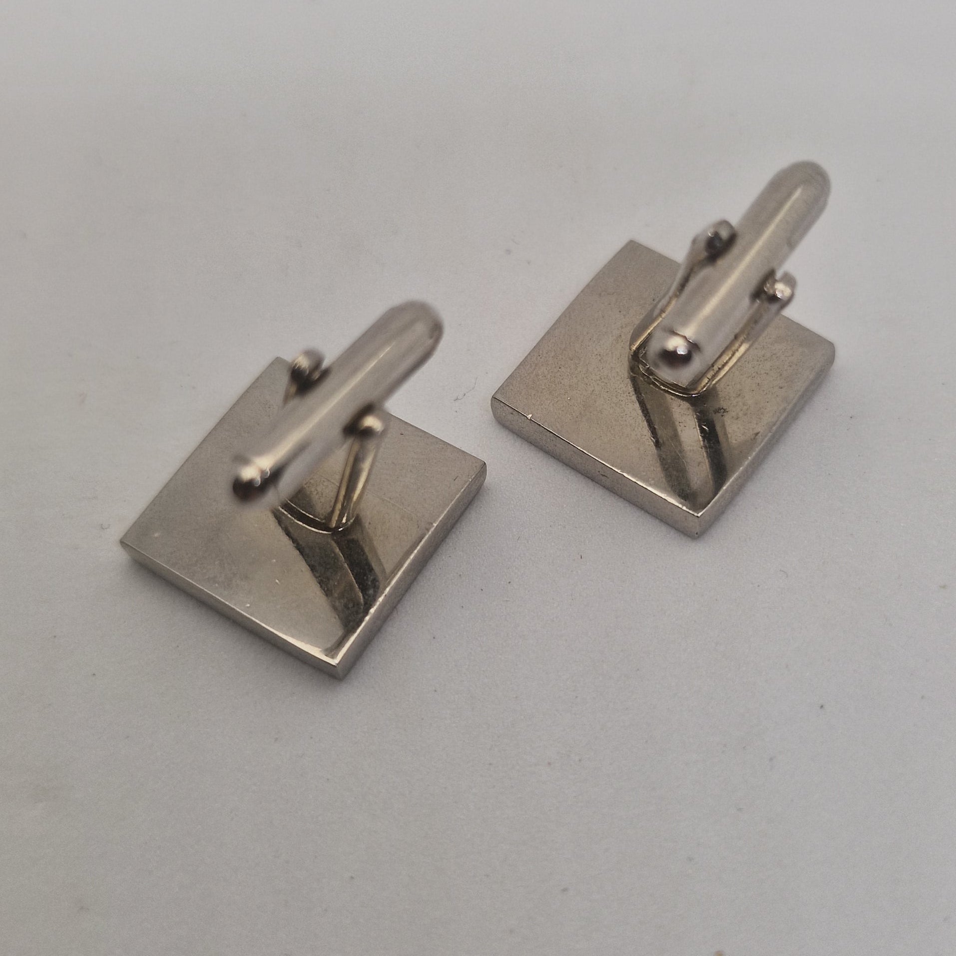 Vintage 1970s Silver-Tone Lenticular Novelty Cufflinks Animated Pin-Up Girl Men – photo 4