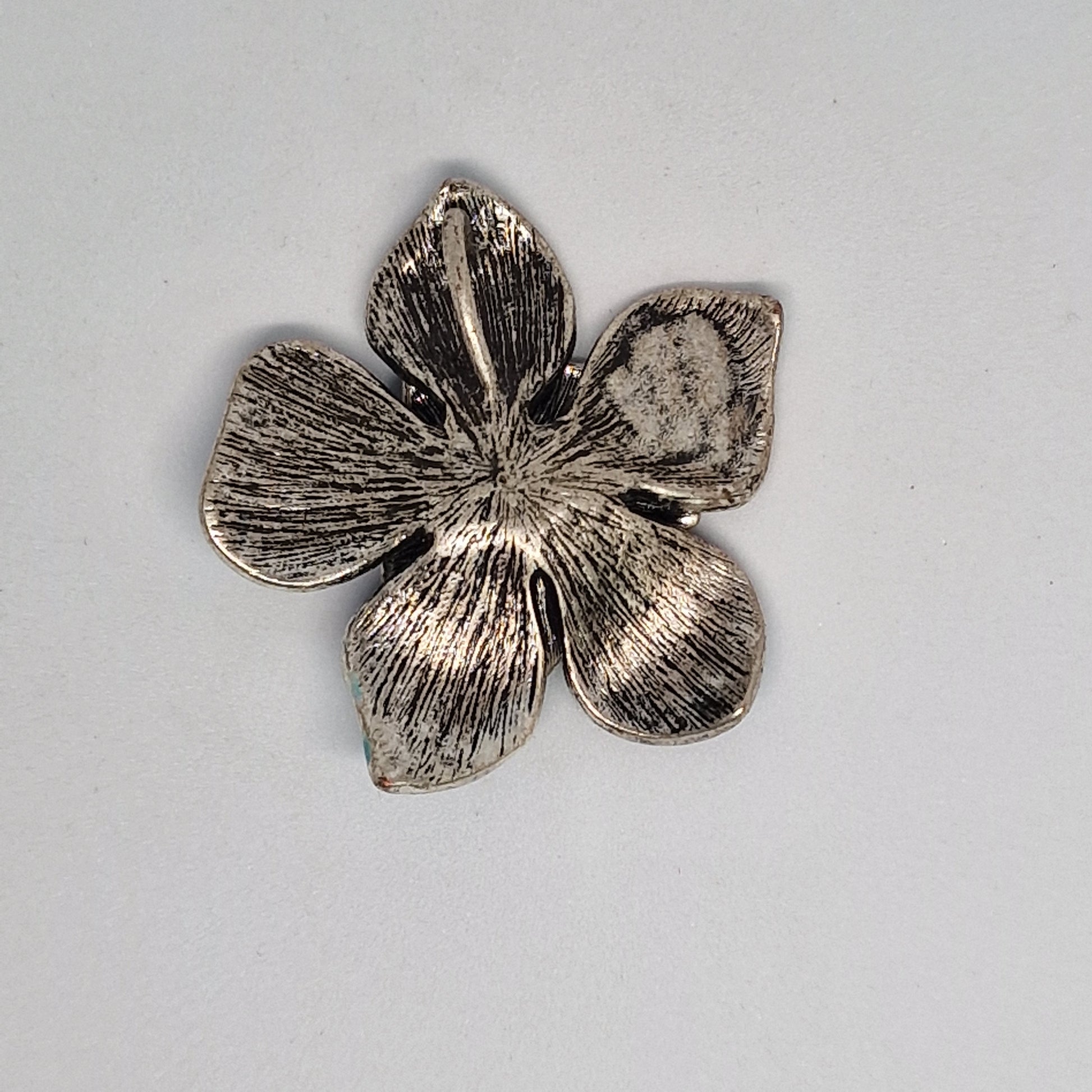 Vintage 1970s Silver-Tone Enamel Flower Brooch Teal Petals Faux Pearl Cluster – photo 3