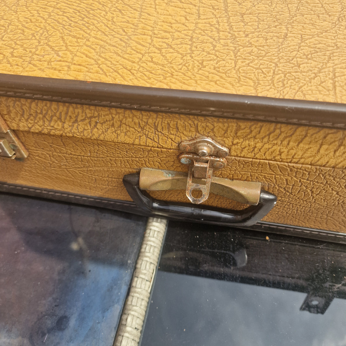 Vintage 1970s Soviet Mustard Tan Vinyl Faux Leather Hard Sided Suitcase Luggage – photo 5