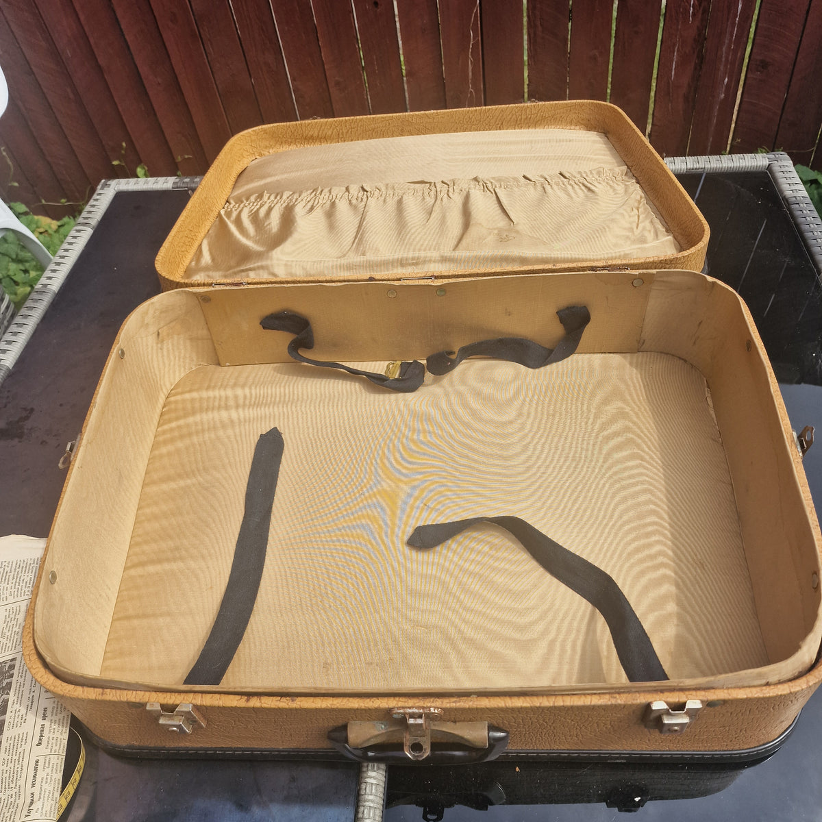 Vintage 1970s Soviet Mustard Tan Vinyl Faux Leather Hard Sided Suitcase Luggage – photo 6