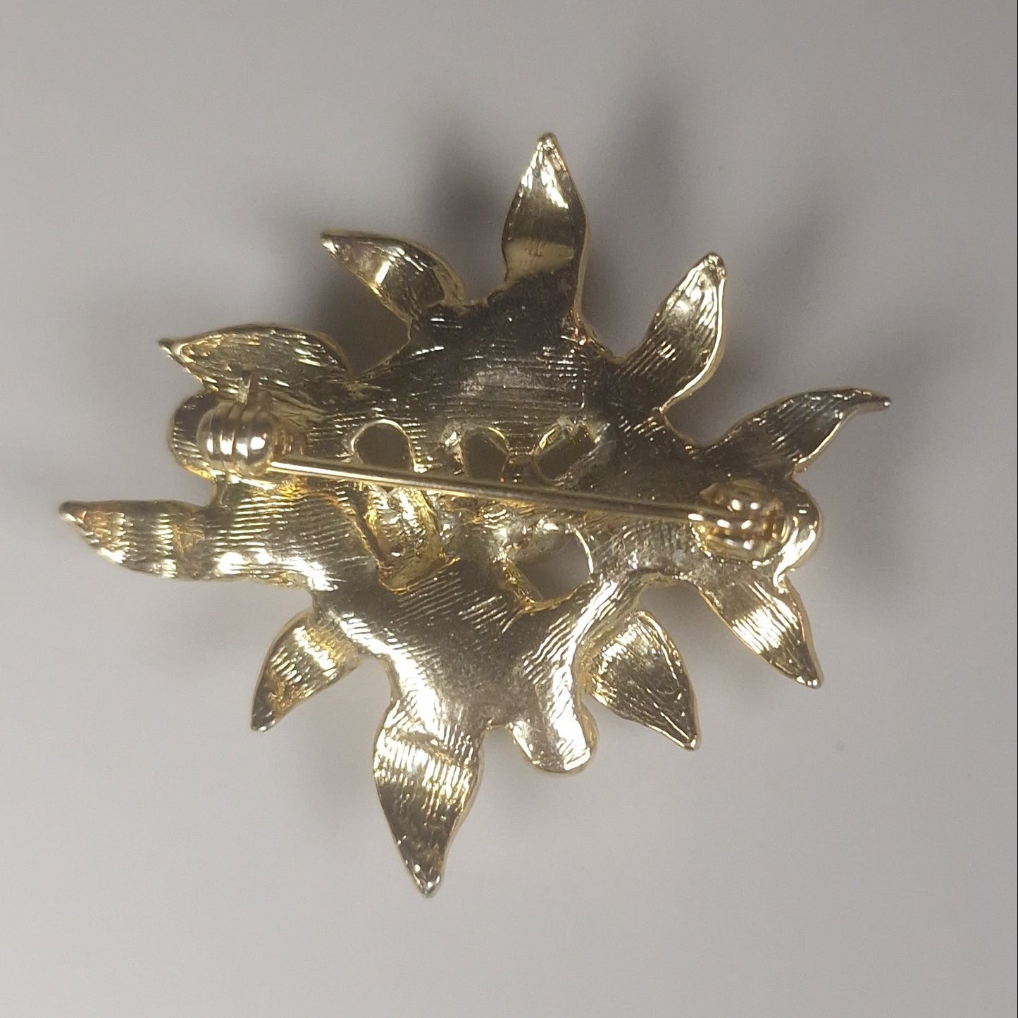 Vintage 1960s Gold-Tone Faux Pearl Cluster Brooch Rhinestone Leaf Floral Chic