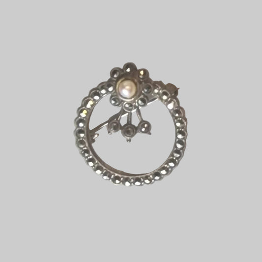 Vintage 1950s Sterling Silver Brooch Rhinestone Faux Pearl Floral Wreath Circle