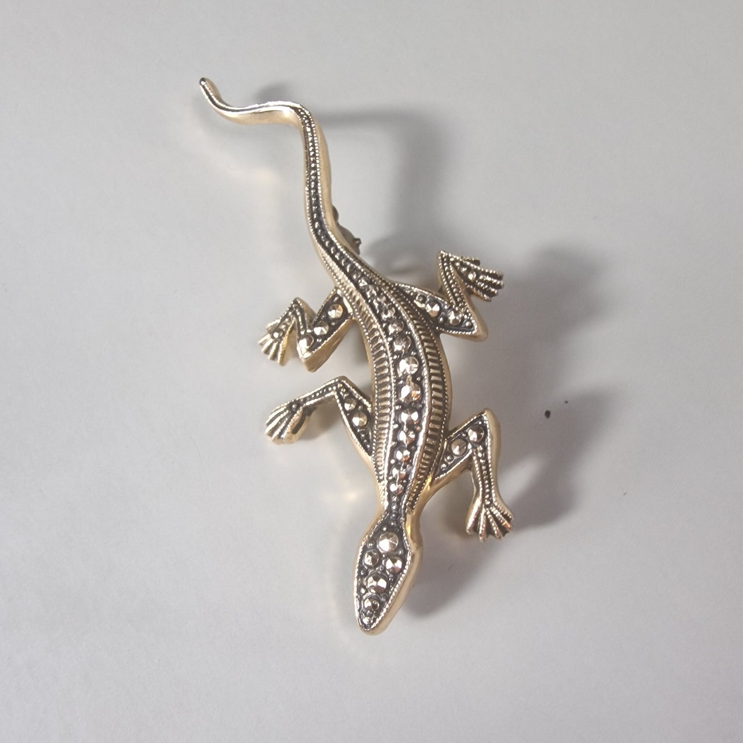 Vintage 1980s Gold-Tone Marcasite Lizard Gecko Brooch Dark Stone Figural Animal