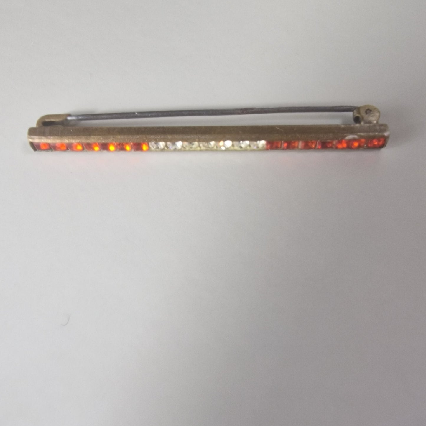Vintage Gold-Tone Two-Tone Rhinestone Bar Brooch Orange Clear Channel Set Pin – photo 2