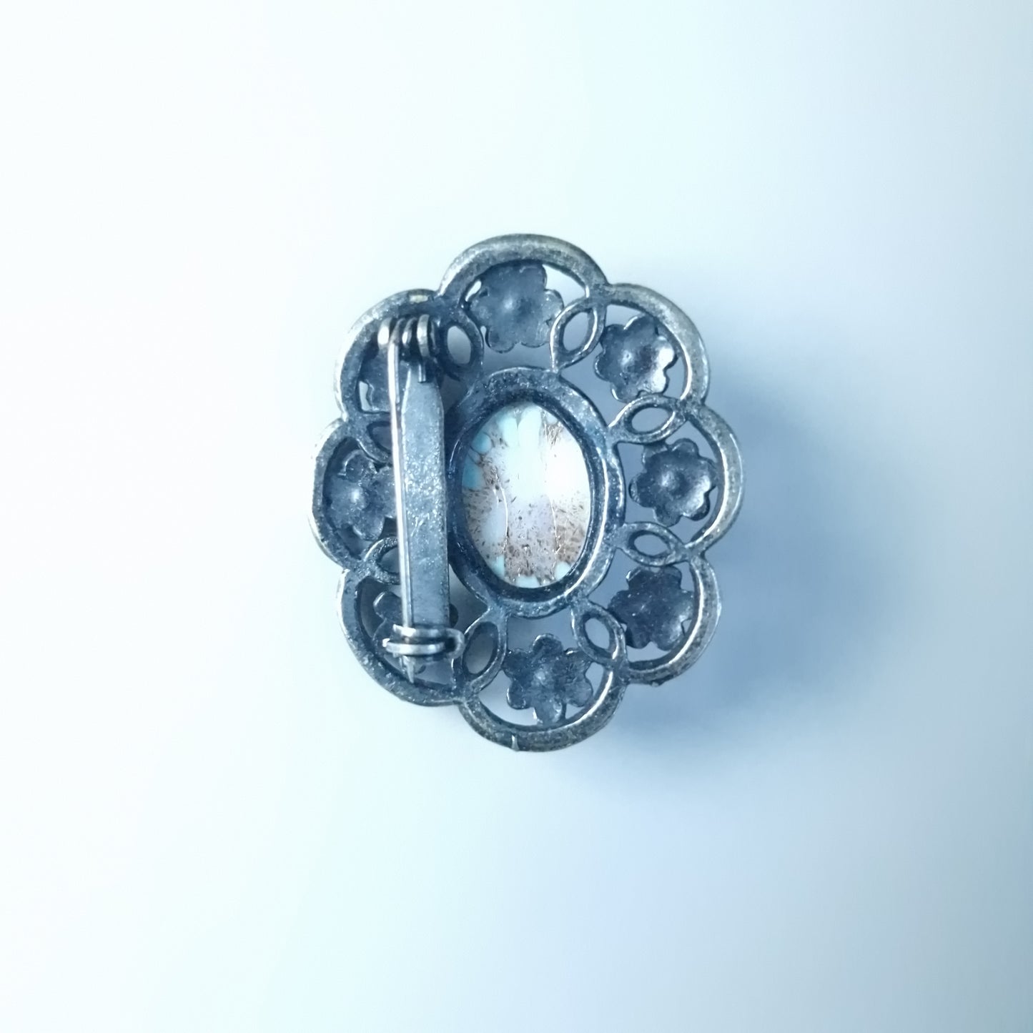 Vintage Silver-Tone Filigree Oval Brooch Blue Cabochon Mid-Century Floral Pin – photo 3