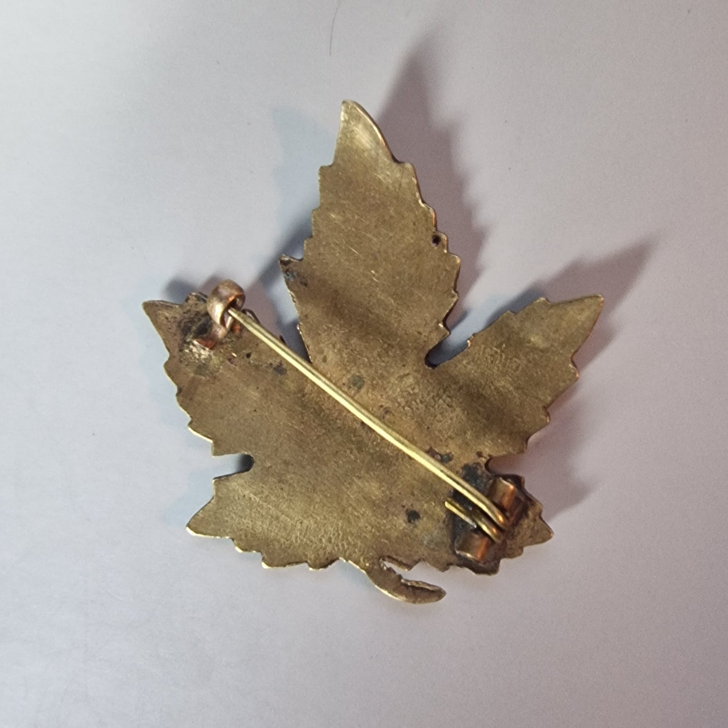 Vintage Gold-Tone Enamel Canada Maple Leaf Brooch Travel Souvenir Figural Pin – photo 2