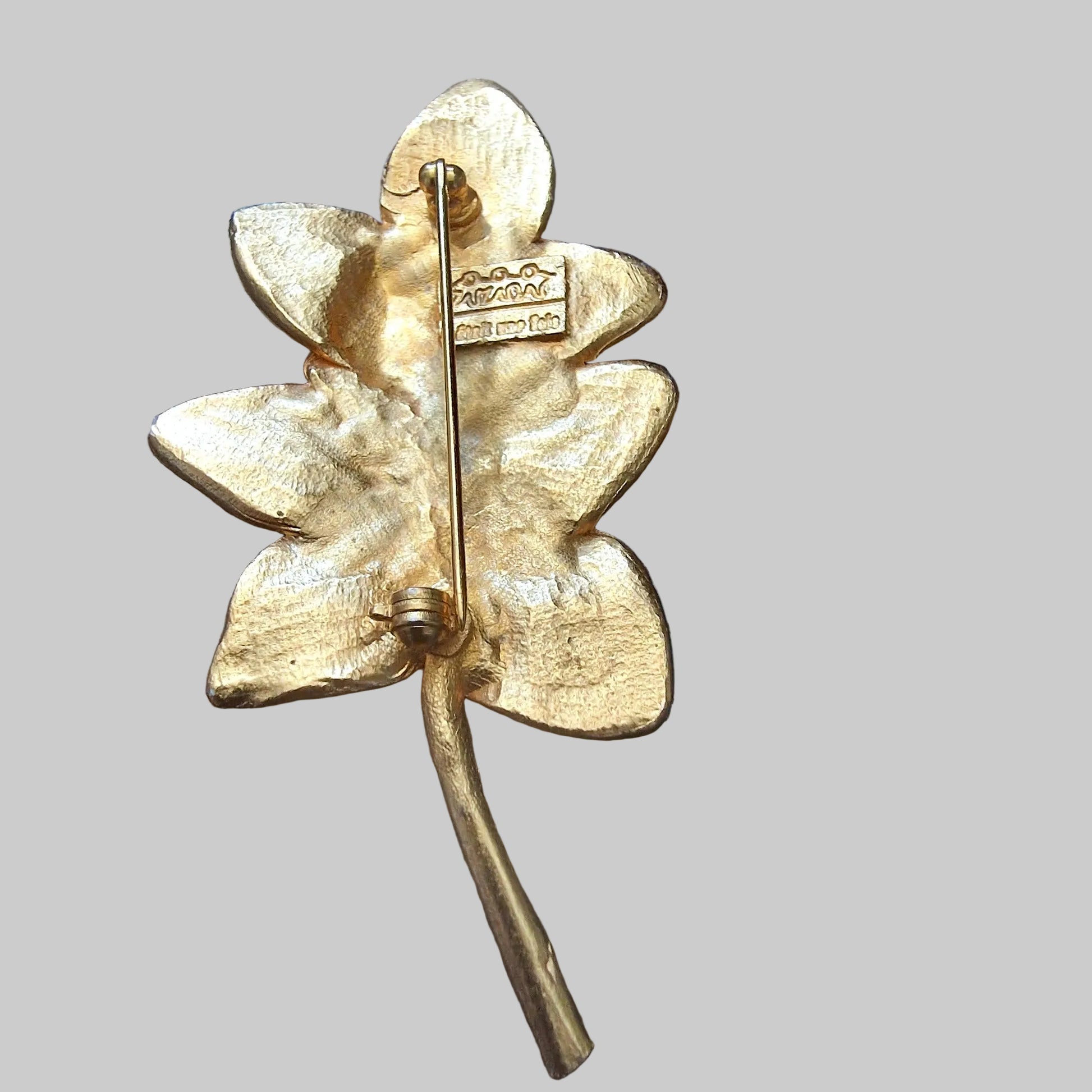 1970s Avon Signed Leaf Cluster Brooch, Gold-Tone Botanical Lapel Pin, Signed Vintage Costume Jewelry, Retro 70s Floral Brooch, Designer Pin – photo 3