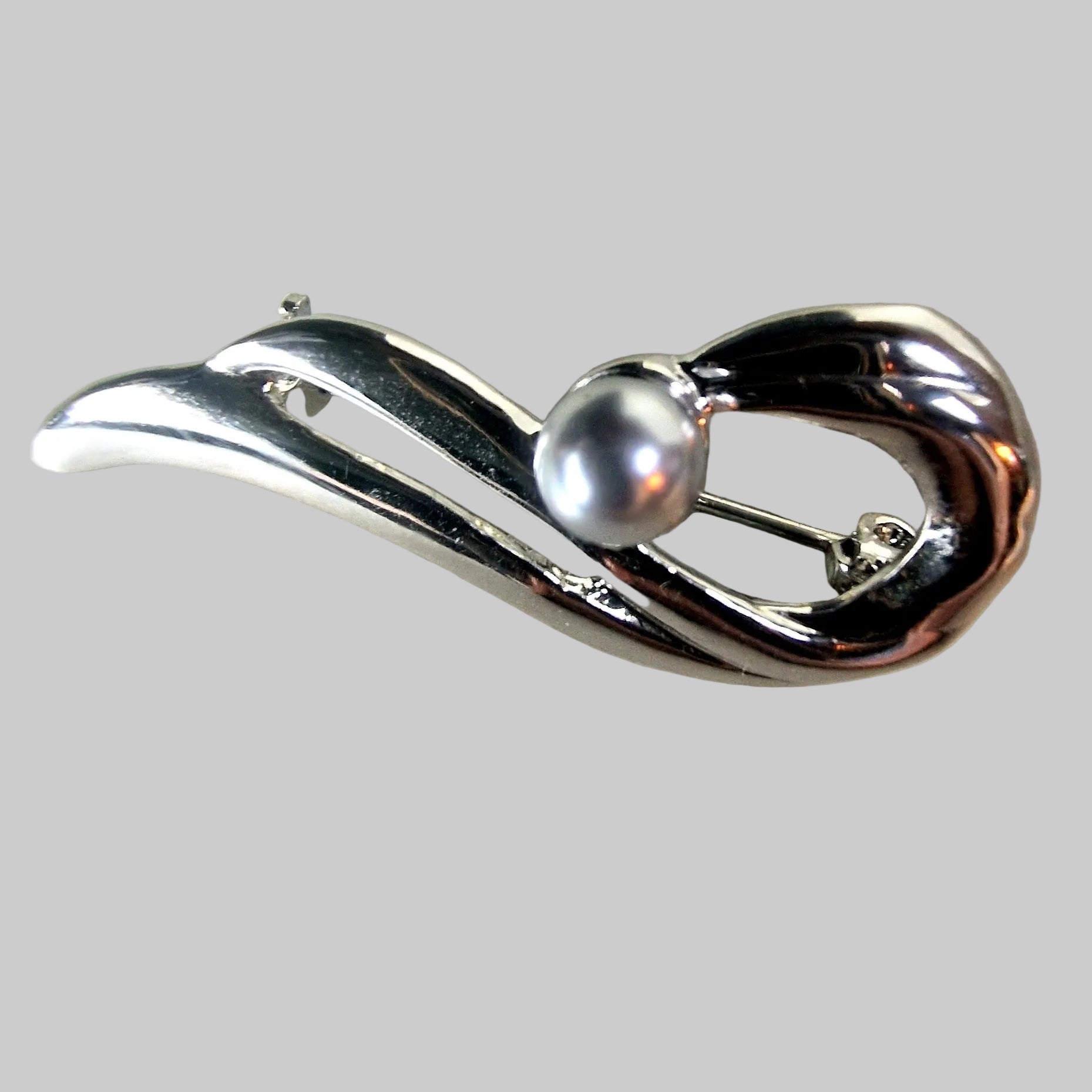 Vintage Silver-Tone Abstract Wave Brooch Faux Pearl Swirl Costume Jewelry Pin – photo 2