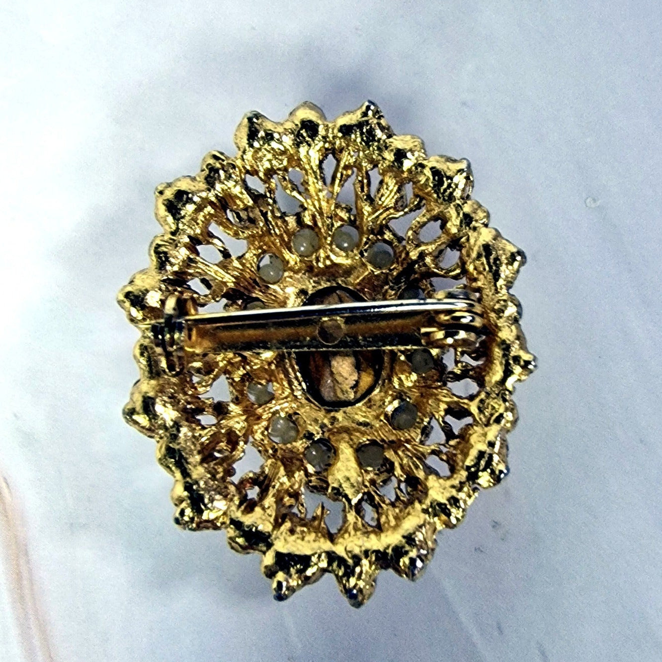 Gold-Tone Amber Stone Brooch, Natural Amber Cabochon, Seed Pearl Filigree Pin, Vintage Costume Jewelry – photo 7