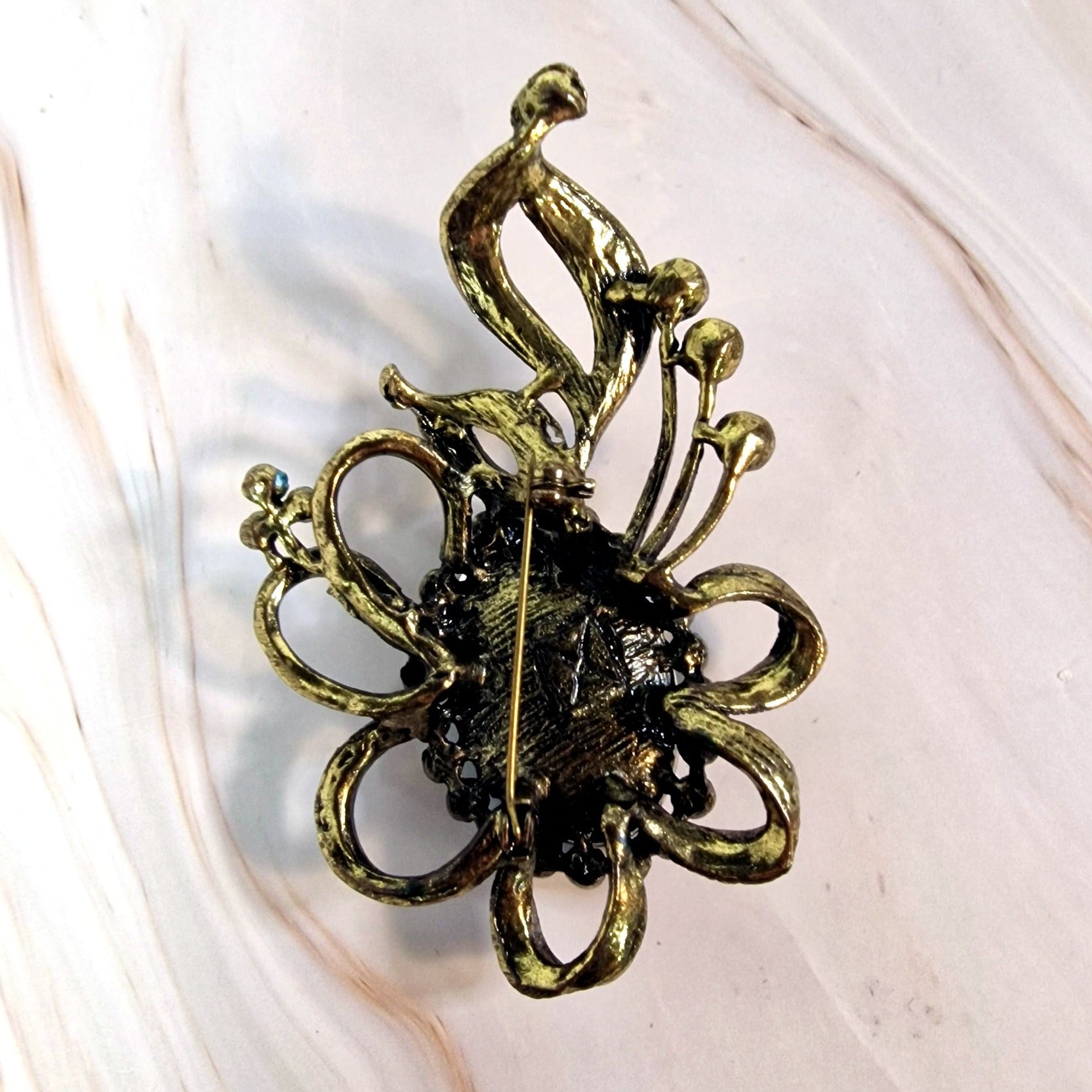 Vintage Blue Stone Brooch Gold-Tone Abstract Scrollwork Signed Pin – photo 2