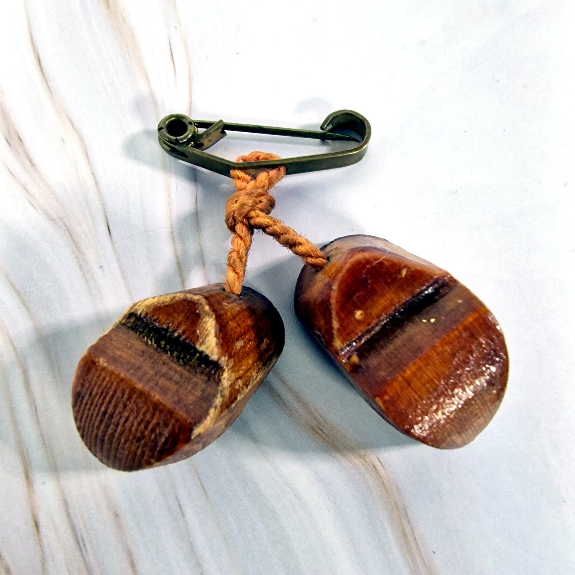 Vintage Wooden Clog Brooch, Miniature Folk Art Shoes Pin, Painted Enamel Floral, Souvenir Costume Jewelry – photo 3
