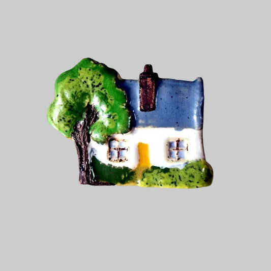 Vintage Ceramic Cottage Brooch Hand-Painted Figural Multi-Color Cottagecore Pin – photo 2
