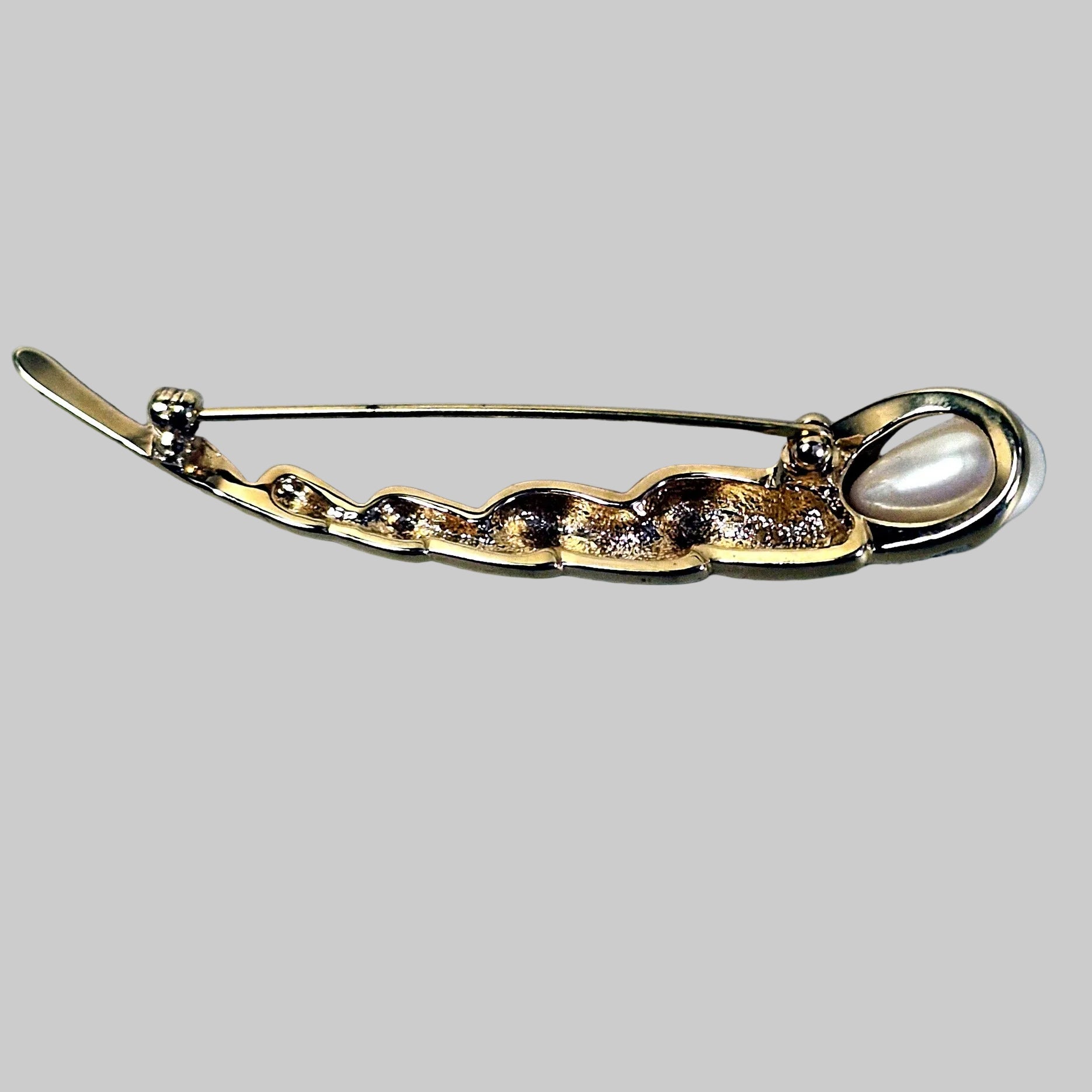 Vintage Gold-Tone 1980s Elongated Brooch Faux Pearl Rhinestone Figural Bar Pin – photo 2