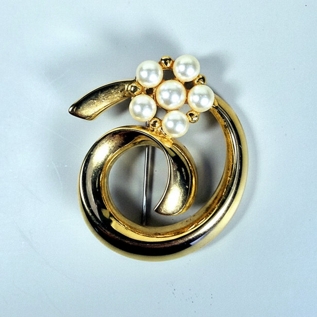 Vintage Gold-Tone Spiral Brooch Faux Pearl Flower Cluster Retro Costume Pin