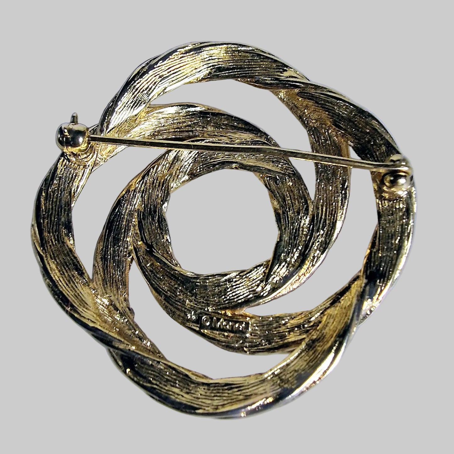 Monet Vintage Gold-Tone Twisted Rope Brooch Signed Mid-Century Costume Pin – photo 3