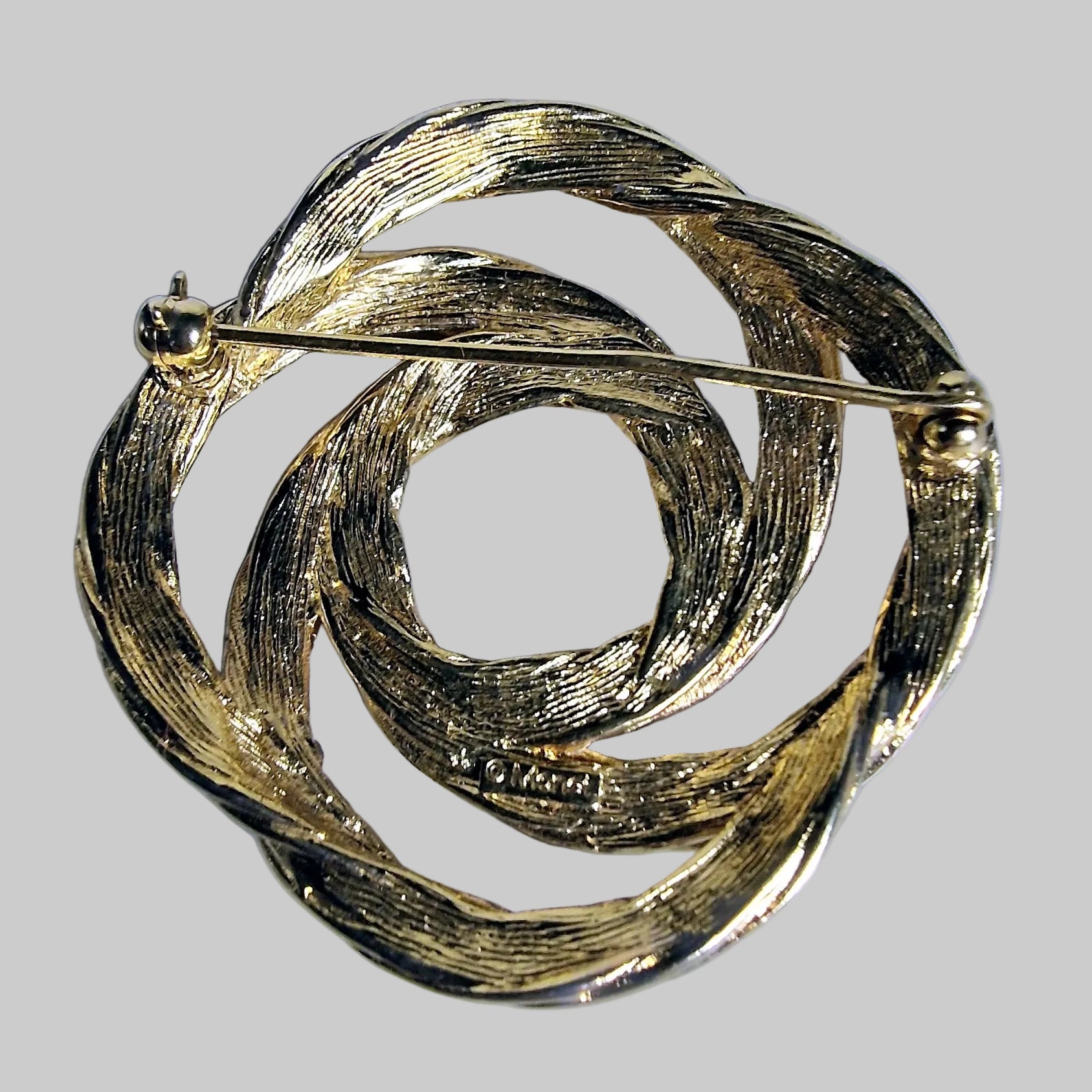 Monet Vintage Gold-Tone Twisted Rope Brooch Signed Mid-Century Costume Pin – photo 3