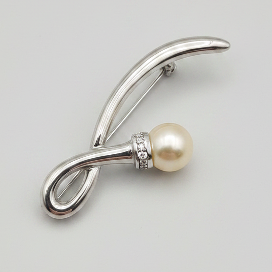 Jon Richard Silver-Tone Pearl Brooch Set of Two, Sculptural Wave Design, Faux Pearl Pin, 1990s Signed Costume Jewelry, UK Designer