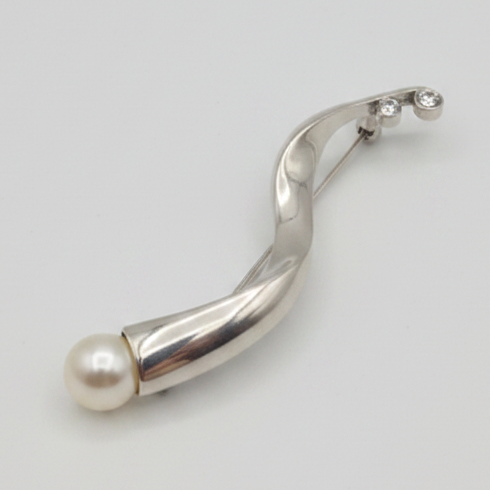 Jon Richard Silver-Tone Pearl Brooch Set of Two, Sculptural Wave Design, Faux Pearl Pin, 1990s Signed Costume Jewelry, UK Designer