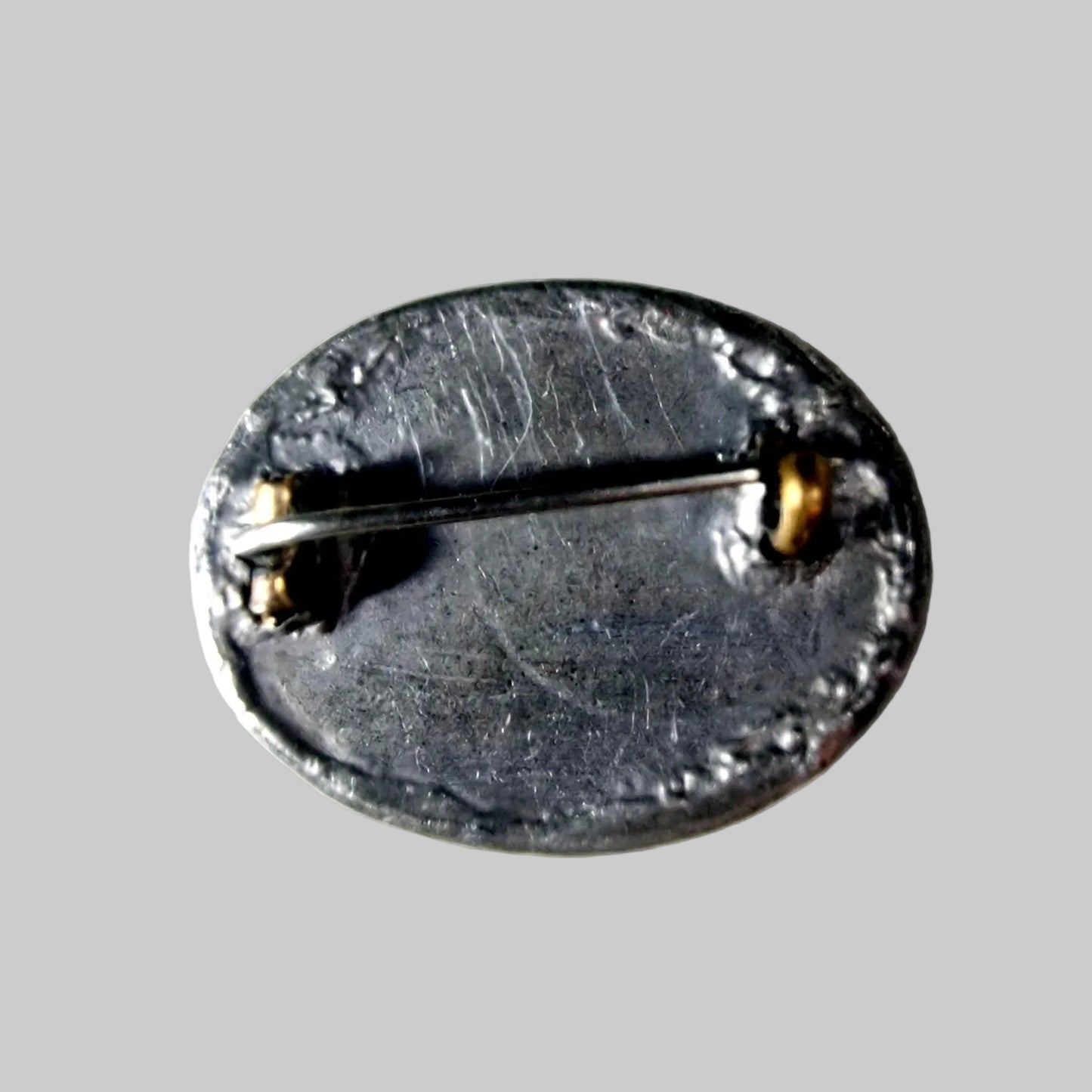 Vintage Silver-Tone Oval Brooch Turquoise Cabochon Natural Stone Embossed Pin – photo 2