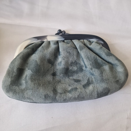 Grey suede-effect vintage evening clutch with marbled kiss-lock frame, front