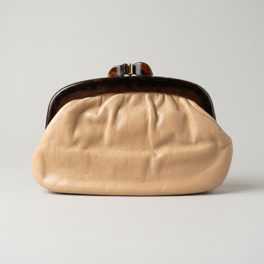 Vintage 1970s Beige Leather Kiss-Lock Clutch Bag Tortoiseshell Frame Gathered, studio front view
